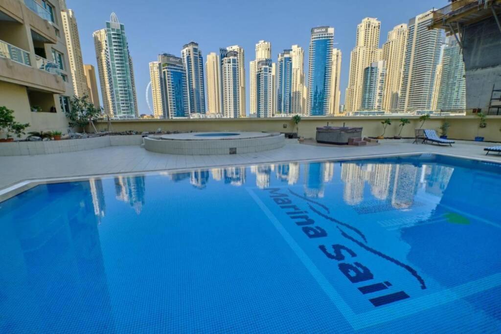 Lovely 1-Bedroom Apartment In The Heart Of Dubai Marina מראה חיצוני תמונה