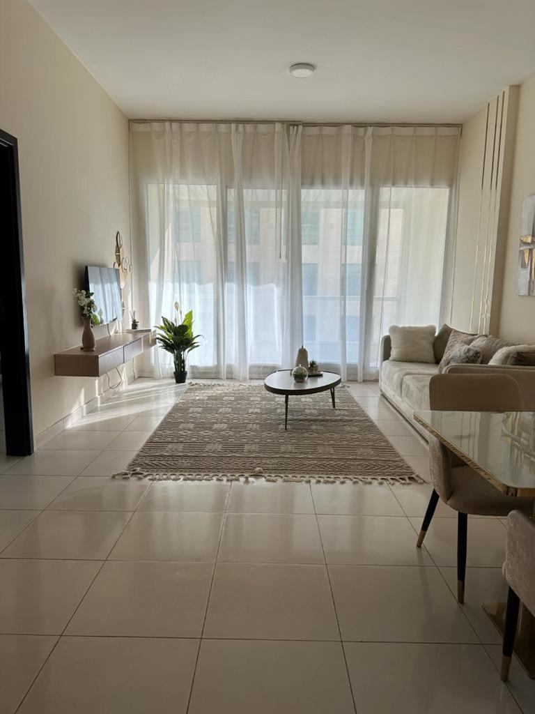 Lovely 1-Bedroom Apartment In The Heart Of Dubai Marina מראה חיצוני תמונה